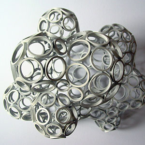 Hybride 15, 2003, Lack / Stahl,33 x 37 x 37 cm