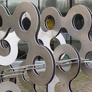Code, 2000, Edelstahl,165 x 165 x 125 cm