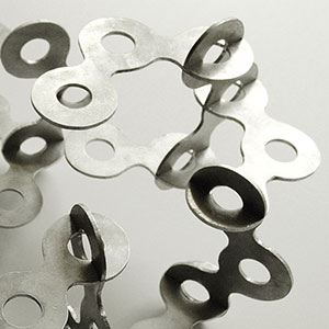 aus der Serie Kolonie, 2002, Aluminium,30 x 30 x 16 cm